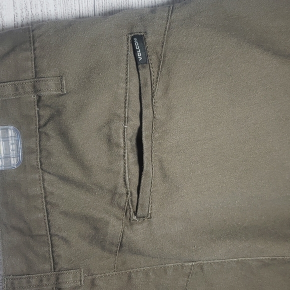 Volcom shorts - Picture 5 of 8